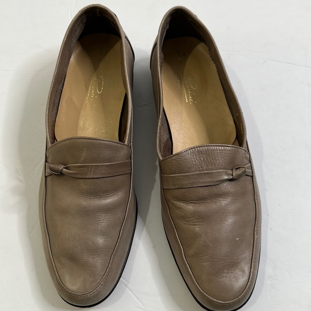 Mario p being leather loafers size 9 comfy